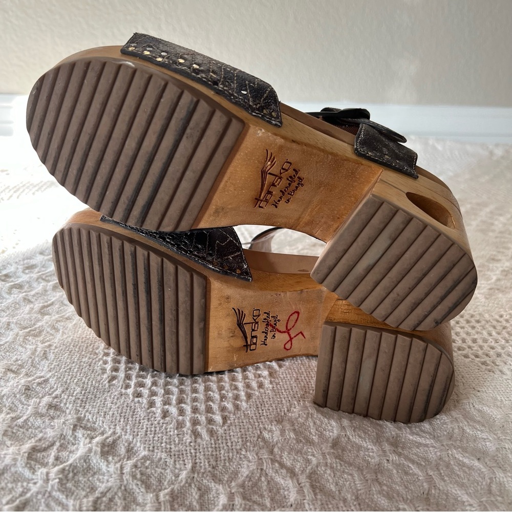 Dansko Odele Metallic Wood Block Heel Sandal Buckle Strap Adjustable Size 39 - Picture 10 of 15